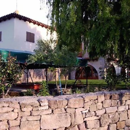 Aparthotel Canones De Guara Y Formiga